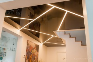Couloir avec raies lumineuses - plafond-tendu